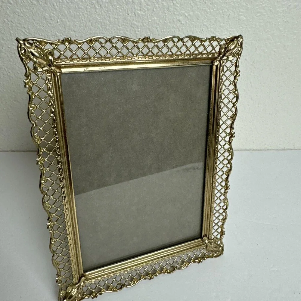 Vintage 6 x 8 Gold Filigree Ornate Metal Picture Frame w/Glass